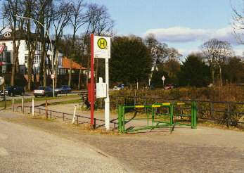 Neueste Verschlimmbesserungen (seit Winter 2000/2001) - Teil des Nordsee-Radweges (Blick in Richtung Osten)