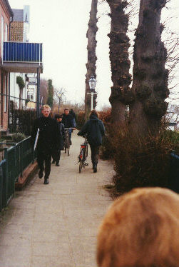 Gehweg Övelgönne, Engpaß ohne Ausweichmöglichkeit - Teil des Nordsee-Rad(?)weges