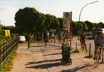 Neue Umlaufsperre (seit Juli 2000) - Teil des Nordsee-Radweges (Blick in Richtung Westen)